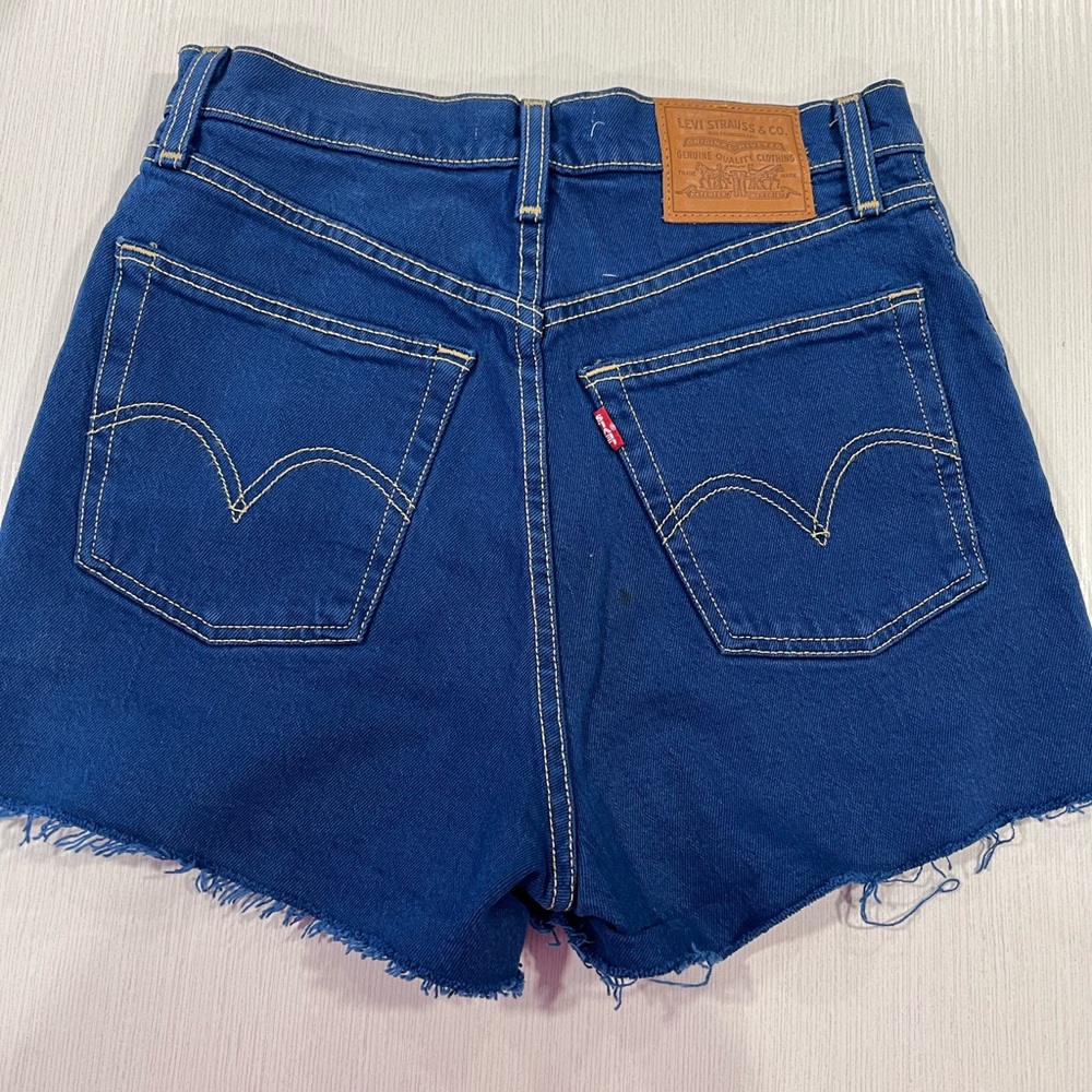 Levi's Ribcage Shorts Sz 27